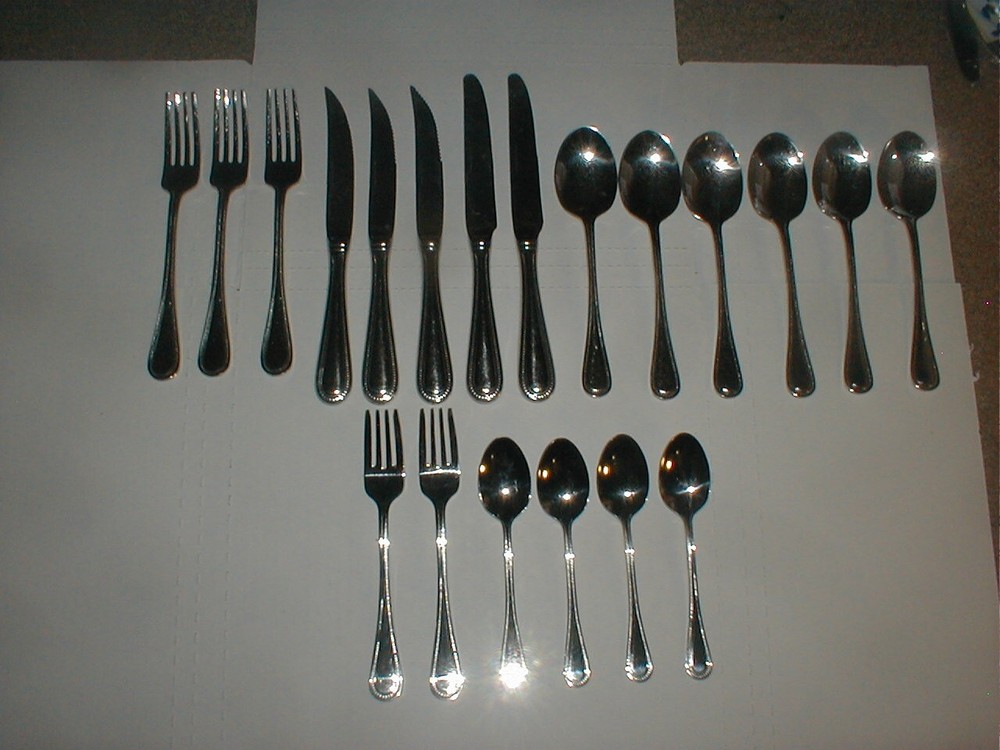 NO-NAME Stainless Steel 18/10 Flatware 20 LOT China Beaded Edge Knife Spoon Fork