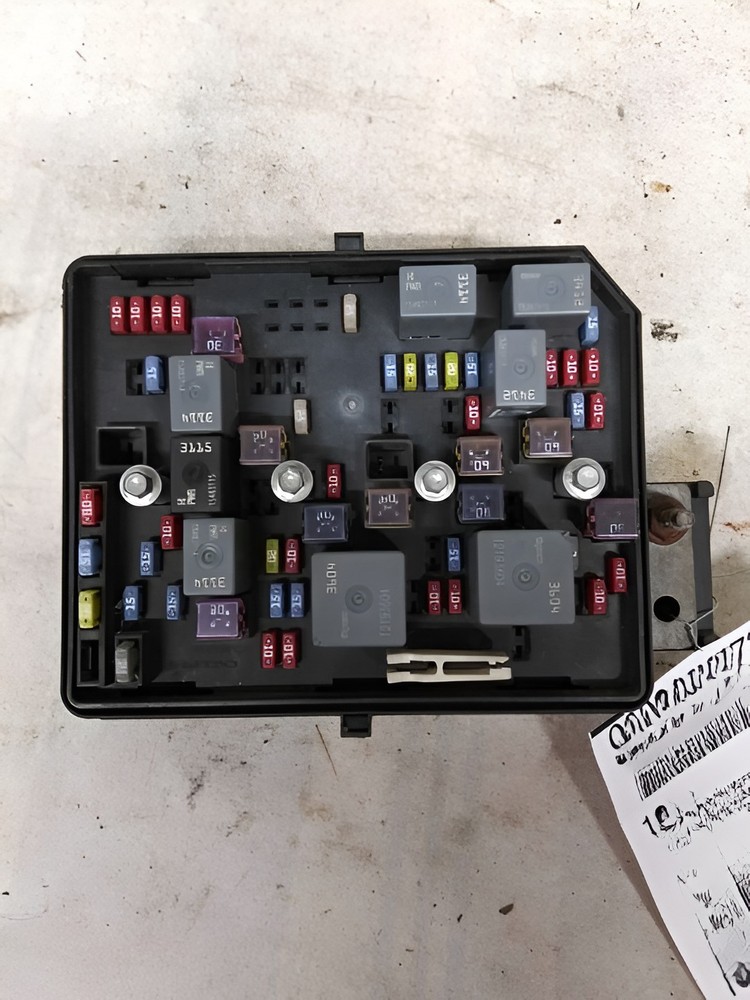2006-2007 Chevy Impala Chevy Monte Engine Fuse Box Assembly OEM