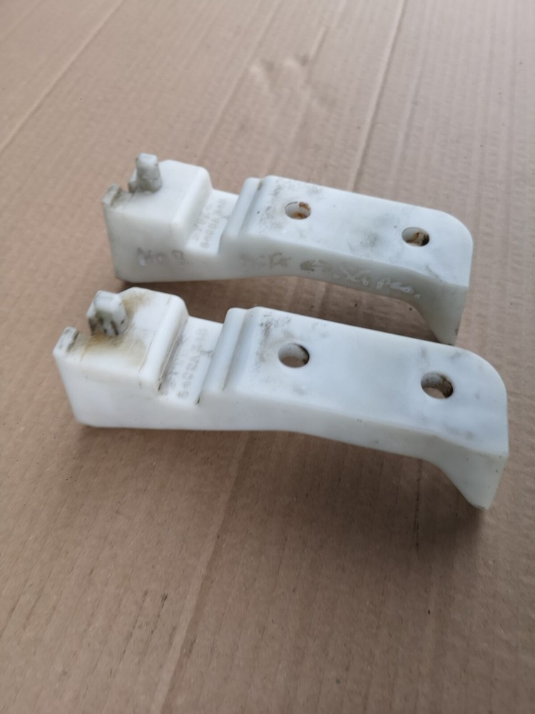 MITSUBISHI OUTLANDER 2010 FRONT LEFT OR RIGHT HEADLIGHT BRACKET MOUNT 6400A348