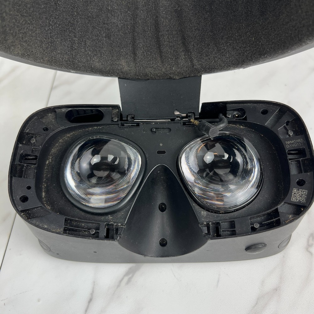 UNTESTED Lenovo Oculus Rift S Powered VR Gaming Headset, 2 Controllers, Sensor