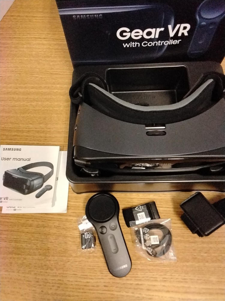 Same Day Samsung Gear VR Headset With Controller Oculus SM-R324NZAAXAR