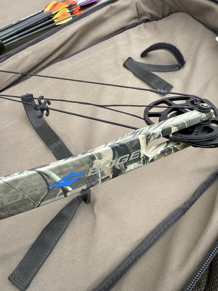 Bowtech Diamond Razor Edge Compound Bow - 60 Pounds RH. With Soft Case +