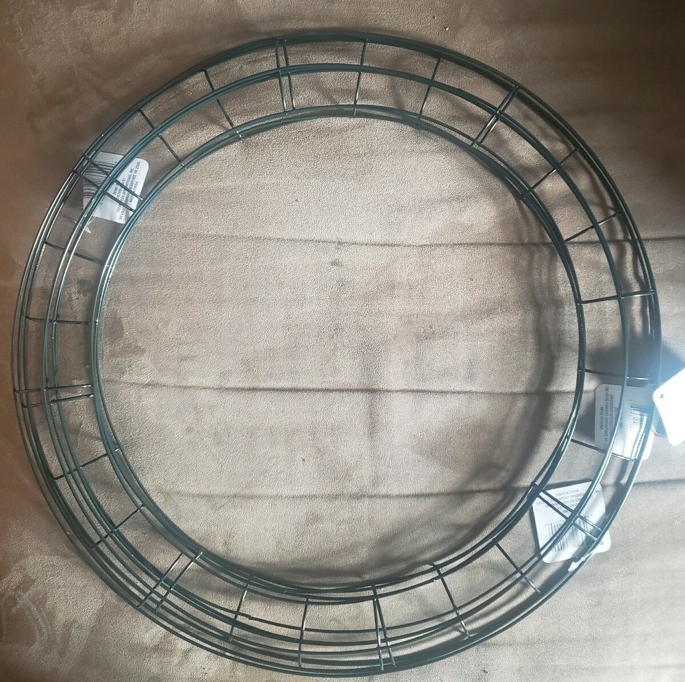 10 pc.  18 Inch Metal Wreath Form