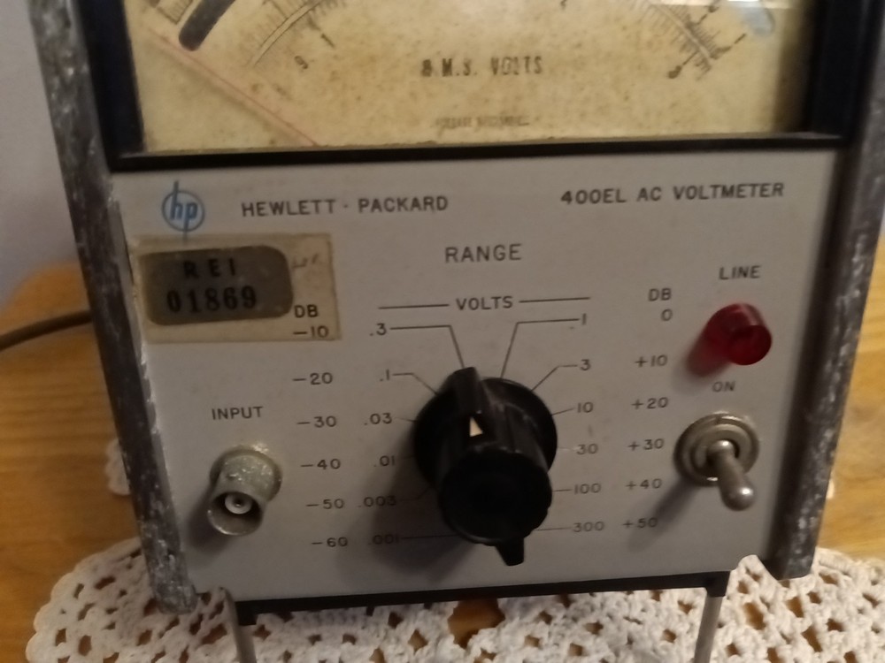 HP Hewlett Packard 400EL AC Voltmeter Powers Up Correctly Used