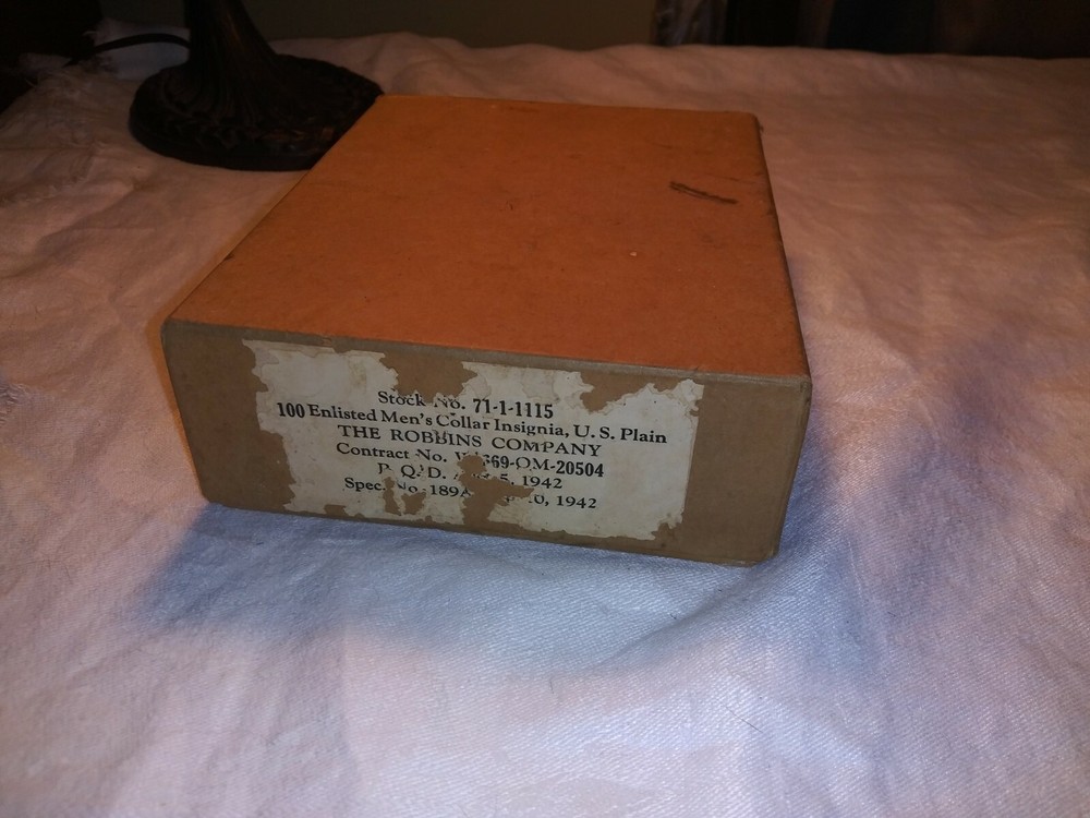WWII 1942 Plain Flat U .S. Collar Insignias Discs Box Only