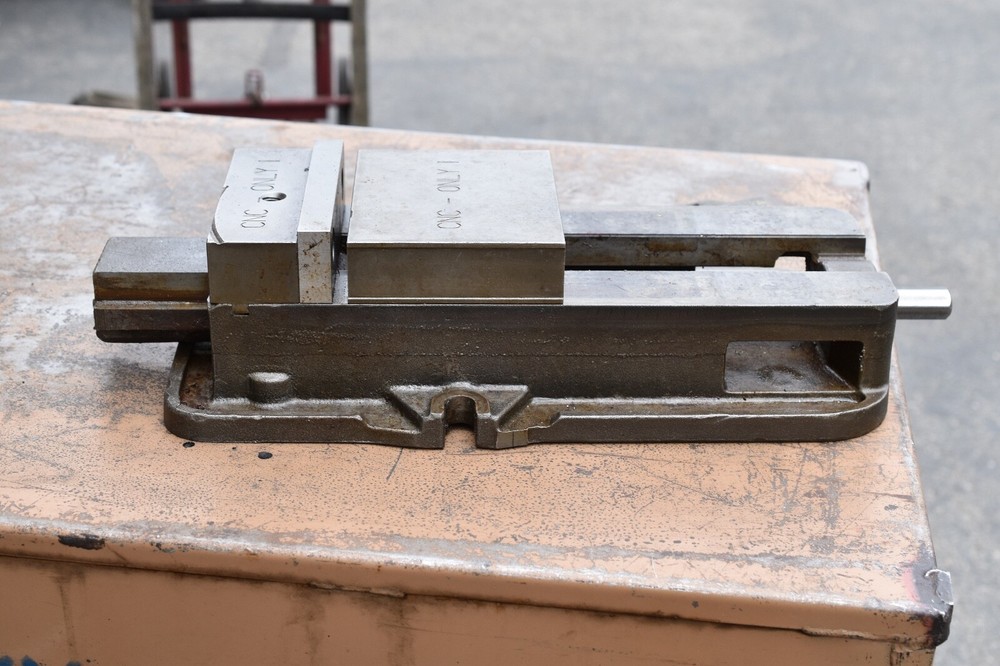 KURT D675 6" Milling Machine Vise