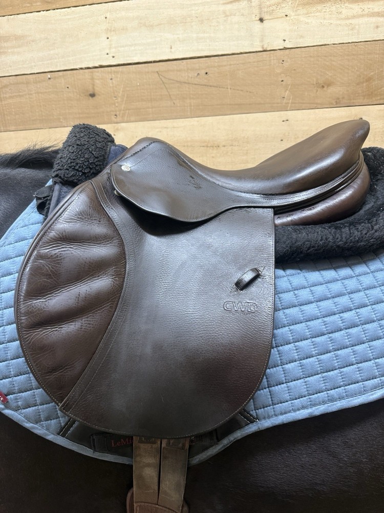 CWD Close Contact Saddle 17.5"