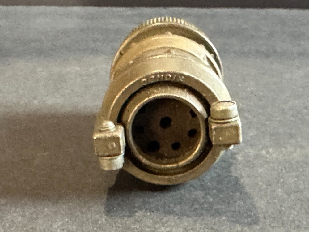 Bendix Electrical Plug Connector P/N MS3106E20-16P New