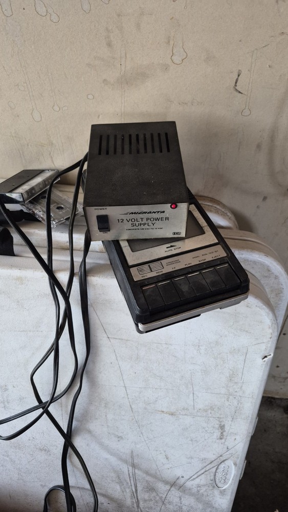 Works Micronta Regulated 12 Volt Power Supply CAT. NO. 22-124A