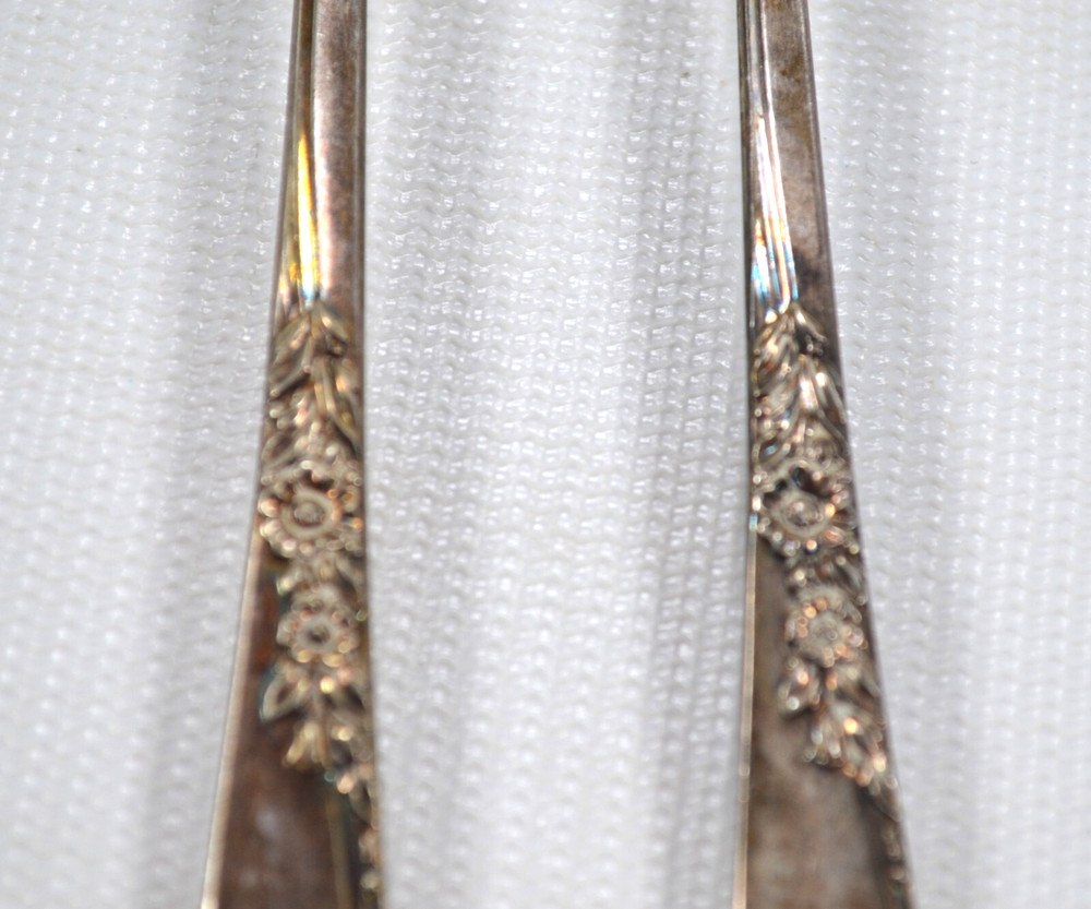 2 Wm A Rogers Oneida Silverplate Shrimp / Cocktail Forks 6” Unknown Pattern