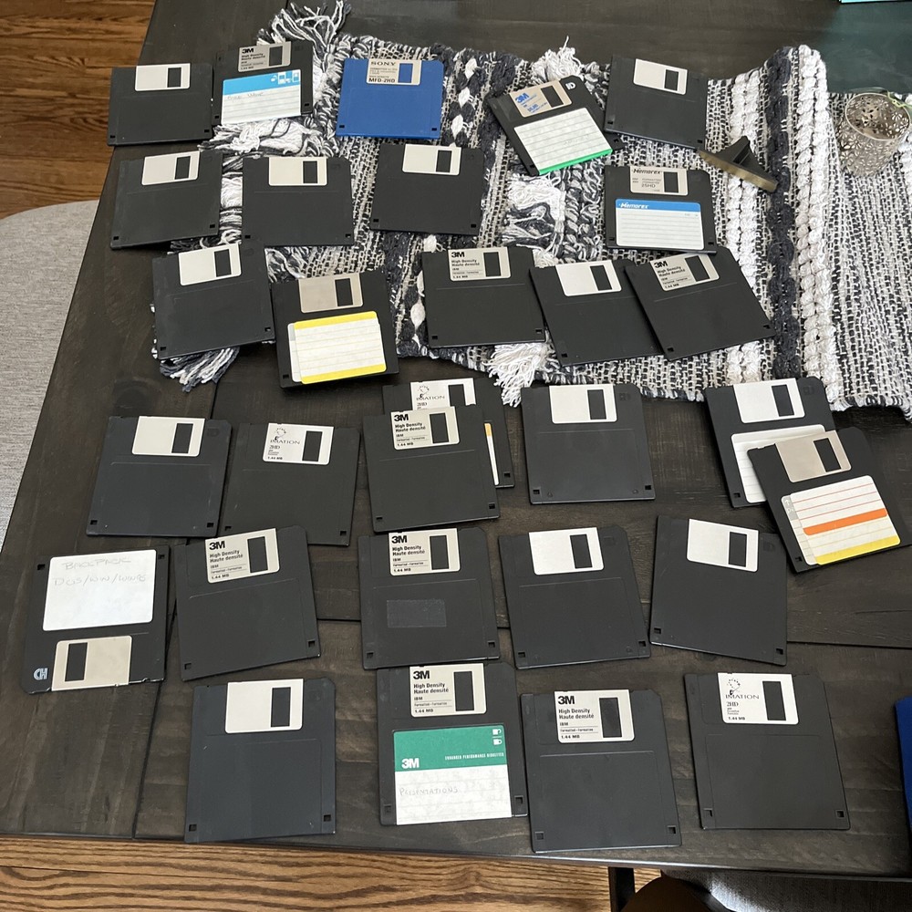 33 Floppy Diskettes 3.5 Disks Mixed Mostly HD 3.5"