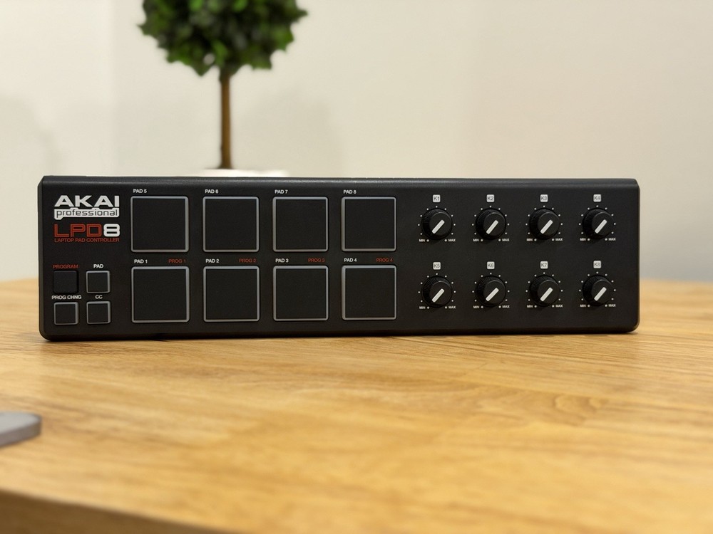 AKAI Professional LPD8 Portable USB-powered MIDI Controller