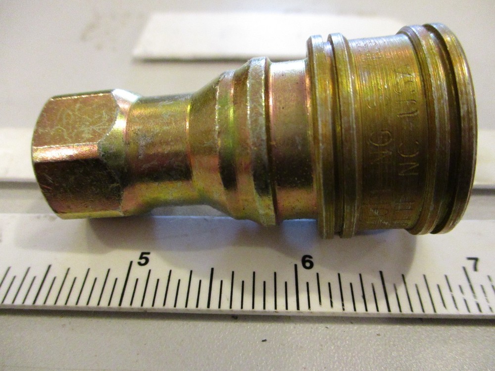 DHS 440..1/4 fnpt Hyd double shutoff quick connect socket..steel.