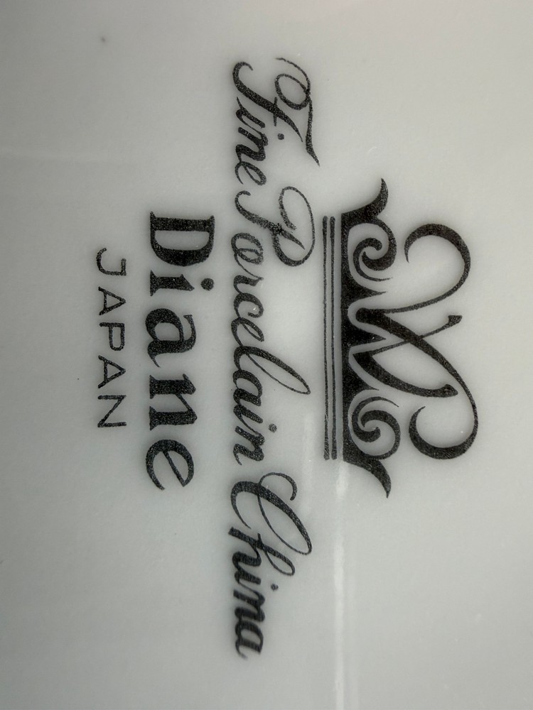 -"Diane" Fine Porcelain China 8 dinner plates