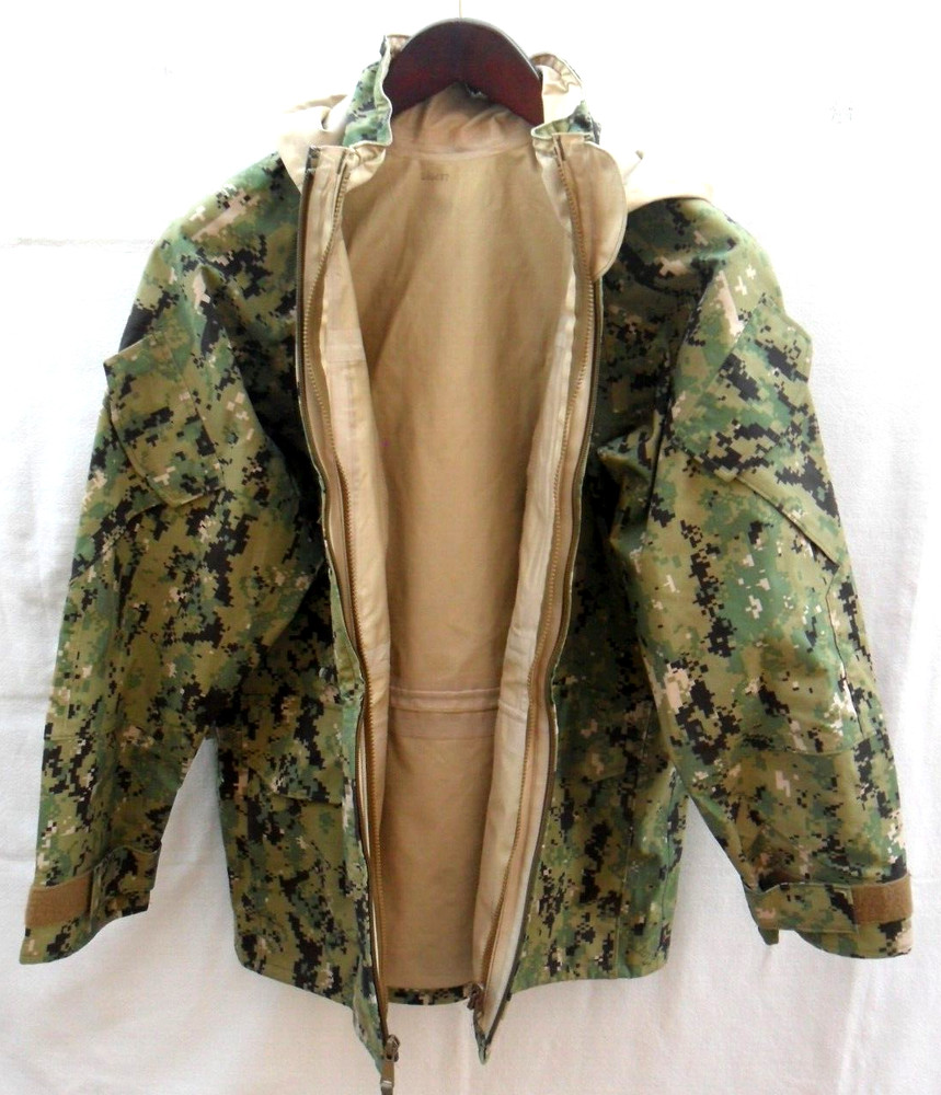 US NAVY ISSUE UNIFORM PARKA WORKING TYPE III CAMO PTFE LAMINATE MEDIUM REG EUC!!