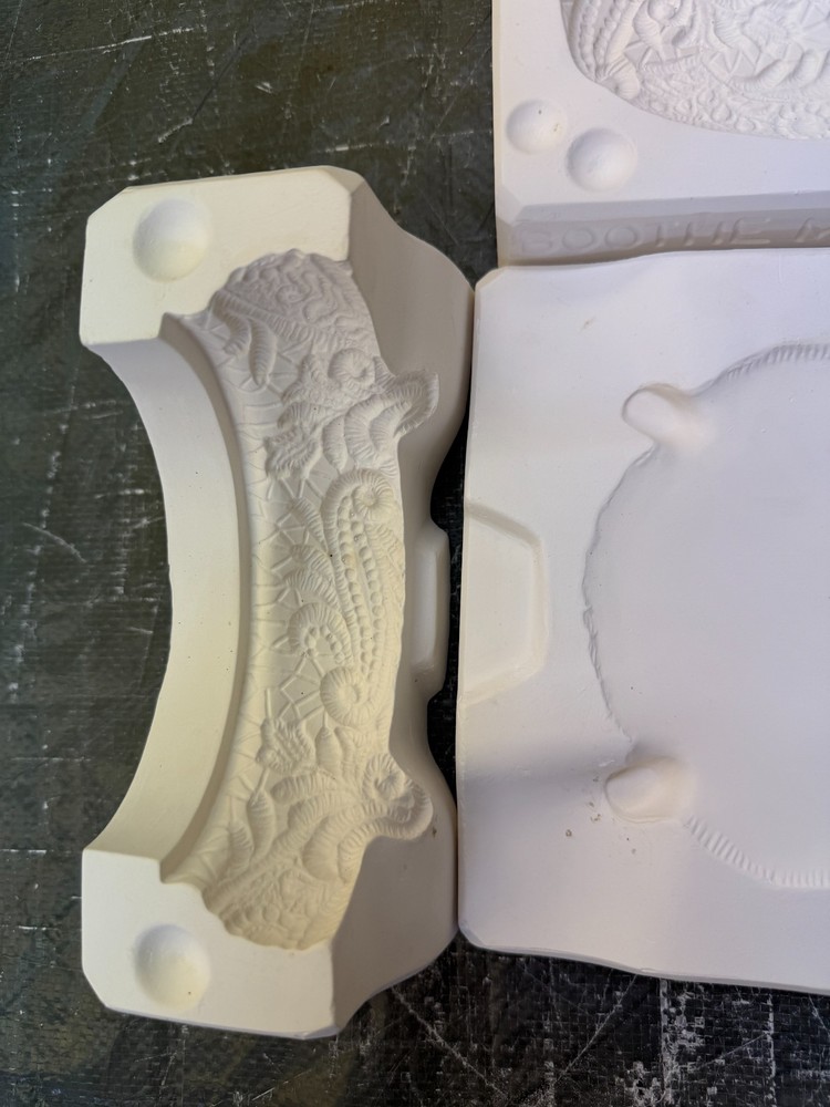 VINTAGE BOOTHE CERAMIC MOLD #1200A/#1200B LACE OVAL BOX W/LID