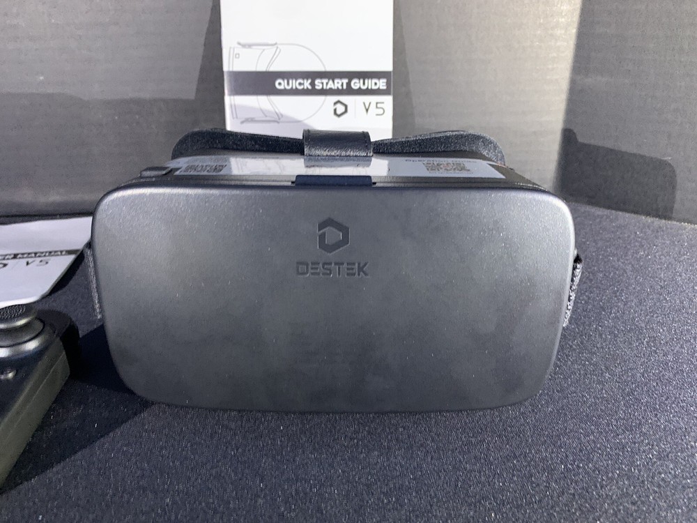 DESTEK V5 VR Headset with Bluetooth Controller - Read Description