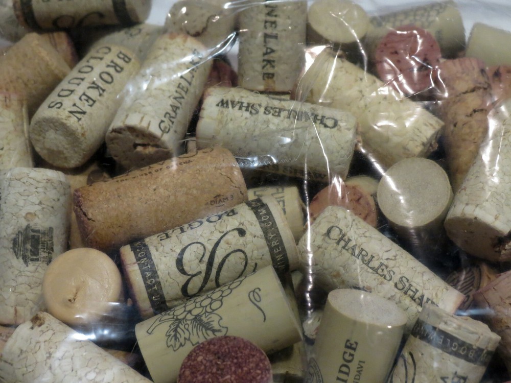 Corks Large Assorted Bag 184 Count Craft Supplies Various Brands And Locations