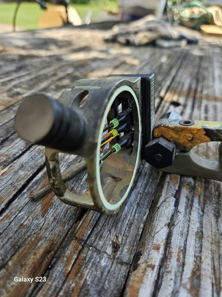 Topoint Basic Hunter Pin Fiber Optics Bow Sight CAMO WITH PIN LIGHT