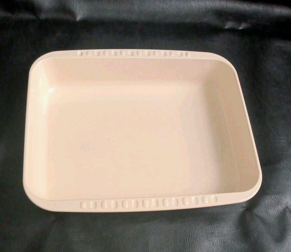 VTG Tupperware Microwave 3 Qt Rectangle Pan Almond Tupperwave 2340 MINT