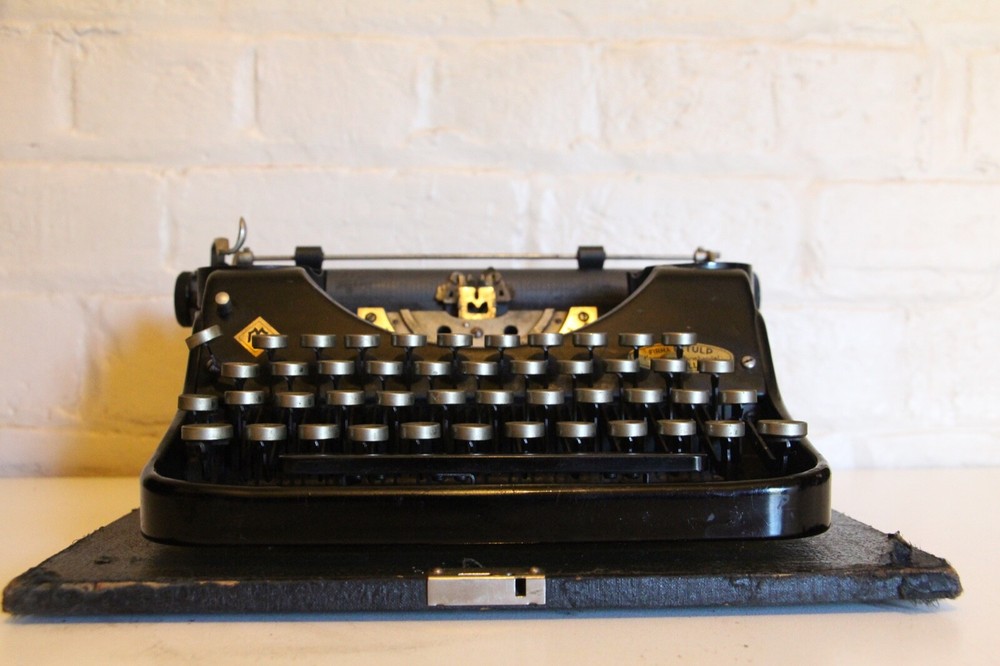 MERCEDES Prima - Antique Typewriter - Great Condition + Original Case