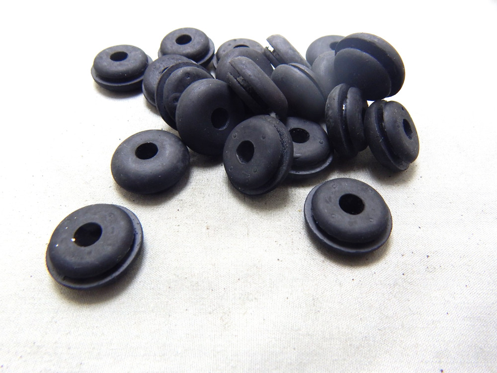1 / 4" ID RUBBER GROMMETS