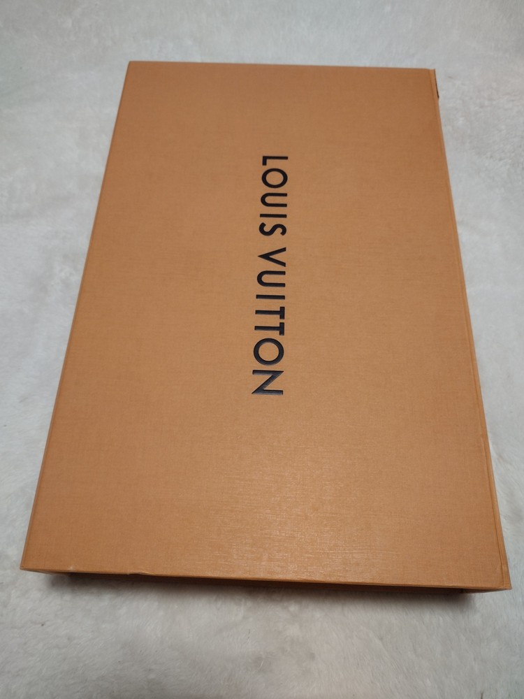 Authentic Louis Vuitton Empty Magnetic Closure Gift Box 16.25 x 10.5 x 3
