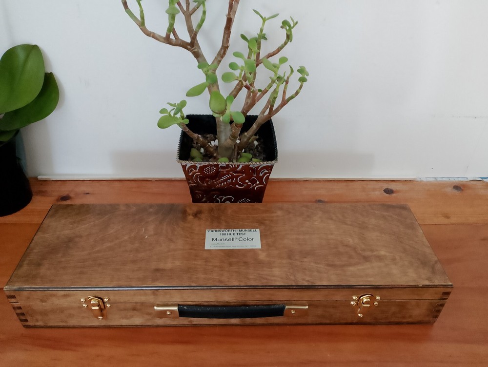 Farnsworth-Munsell 100 Hue Test