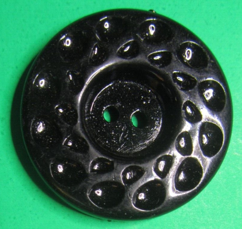 VINTAGE 1-1/2" RIM DIVOTS BLACK EARLY PLASTIC 2-HOLE COAT BUTTON-E208