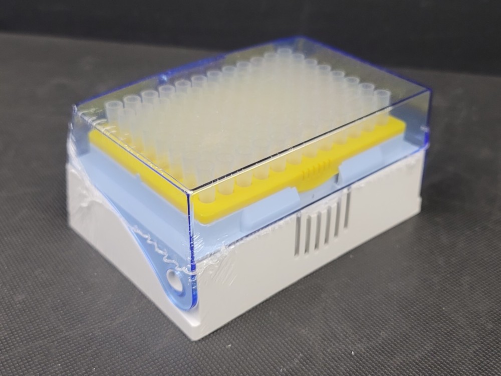 Eppendorf Series 2000 Adjustable Volume Pipette 2-20uL W/Accessories