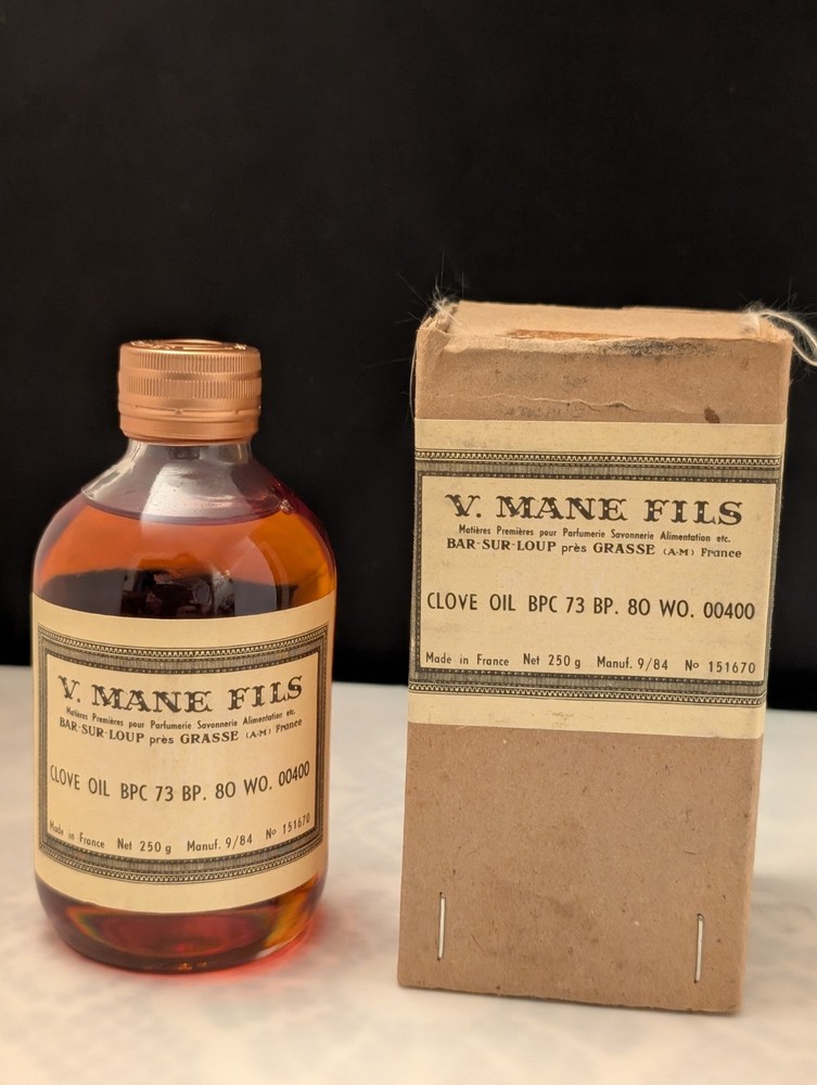 Clove bud essential oil