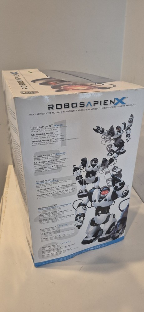 WOW WEE ROBOSAPIEN X
