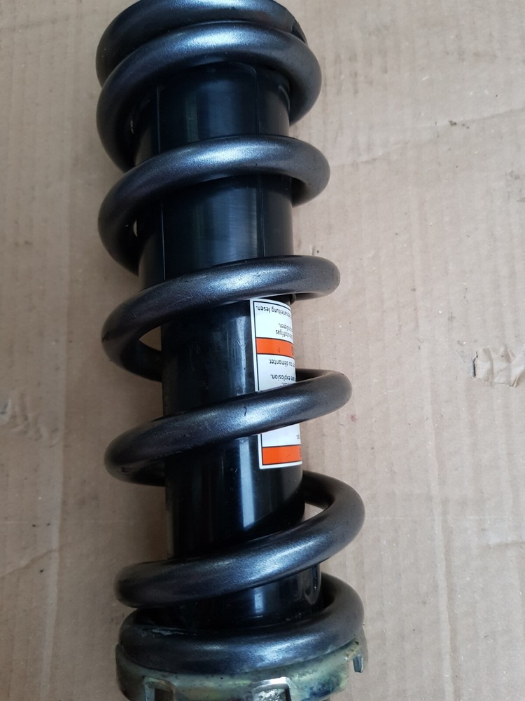 Suzuki gsr750 shock