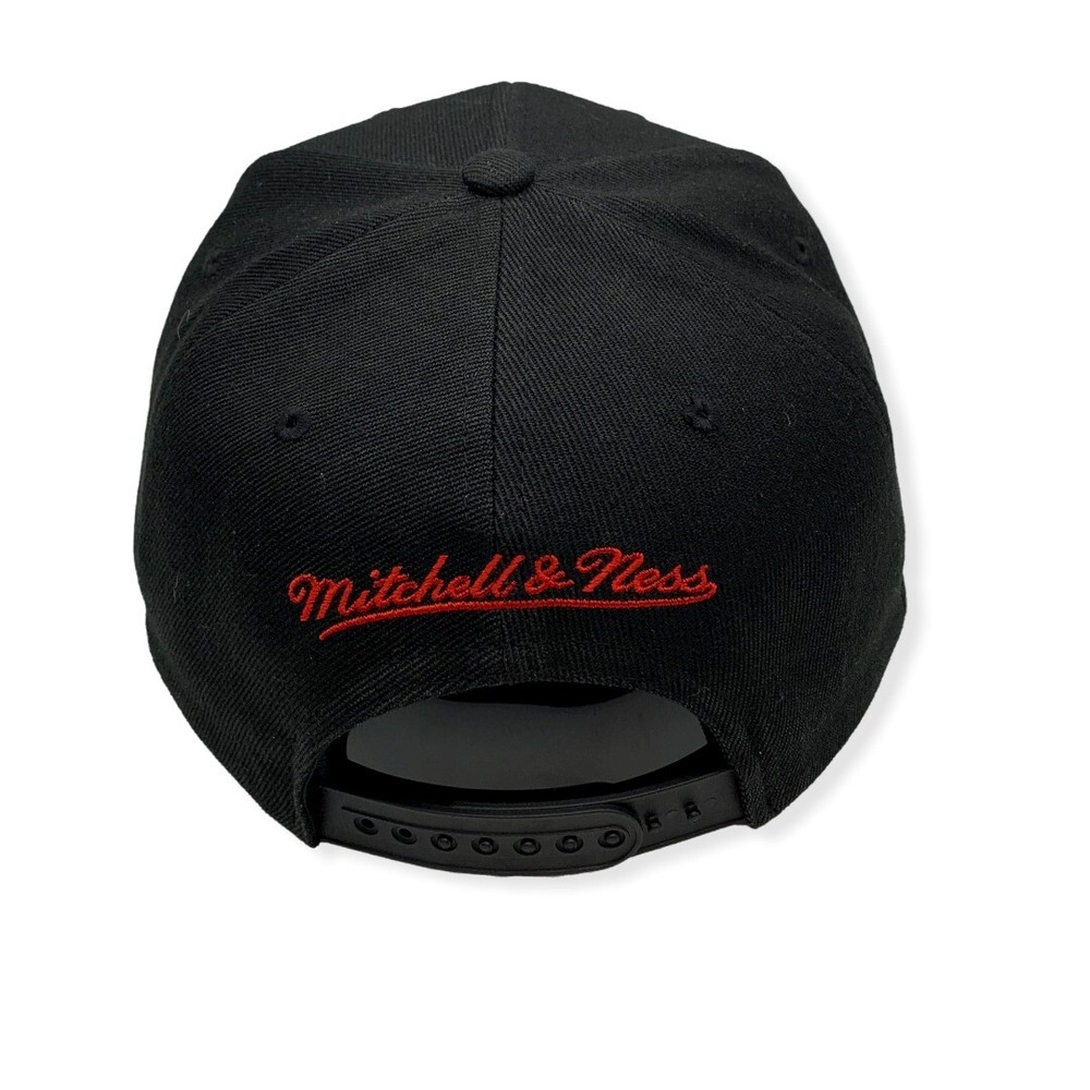Mitchell & Ness Chicago Bulls Core Basic Adjustable Snapback Hat Cap