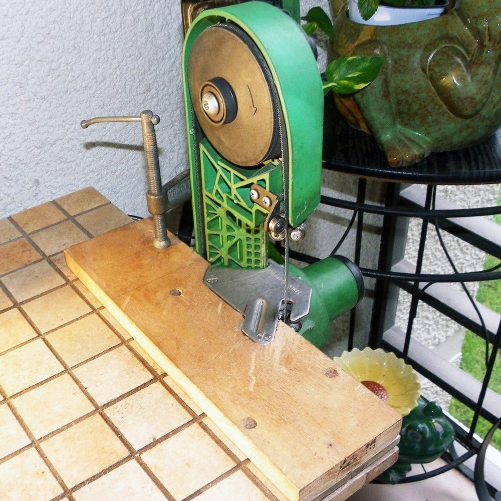 SMALL LATHE MATERIAL CUTTING BAND SAW BENCH MOUNTED