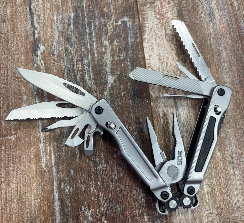 Retired SOG PowerPlay Knife Pliers Multi Tool 1