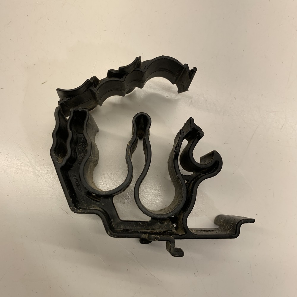 Hose Support - 2022 Canam  Defender XT HD9