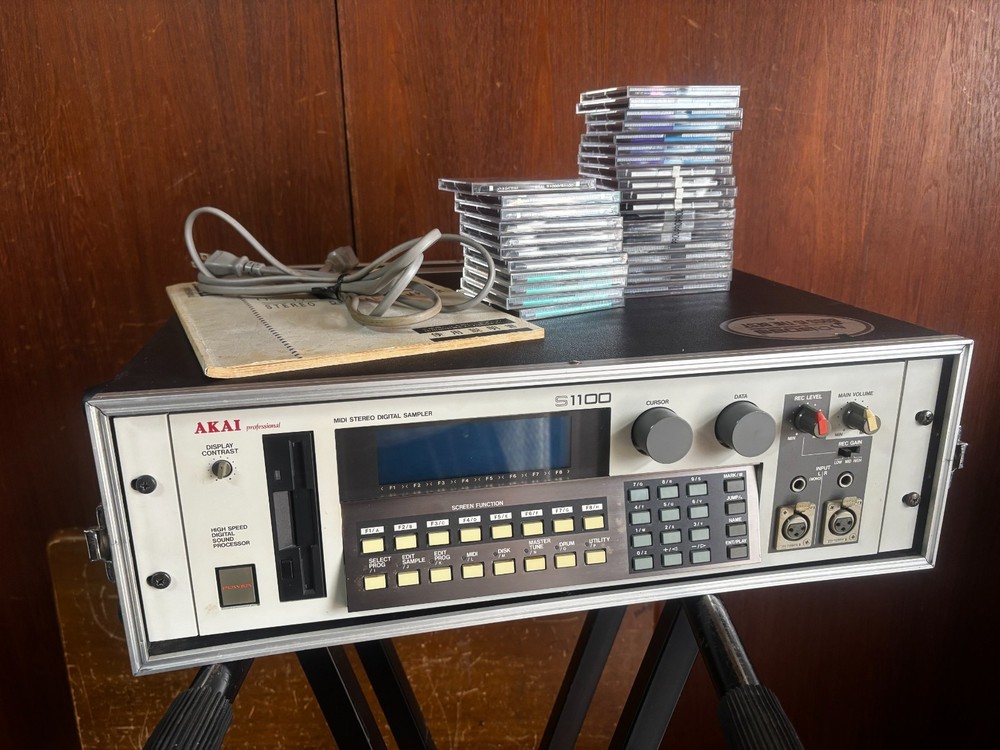 Akai S1100 MIDI Stereo Digital Sampler w/ disks