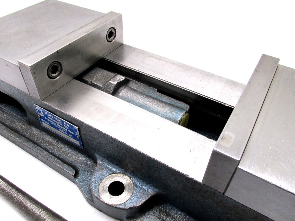NICE! KURT ANGLOCK 6" MILLING MACHINE VISE w/ JAWS & HANDLE - #D675