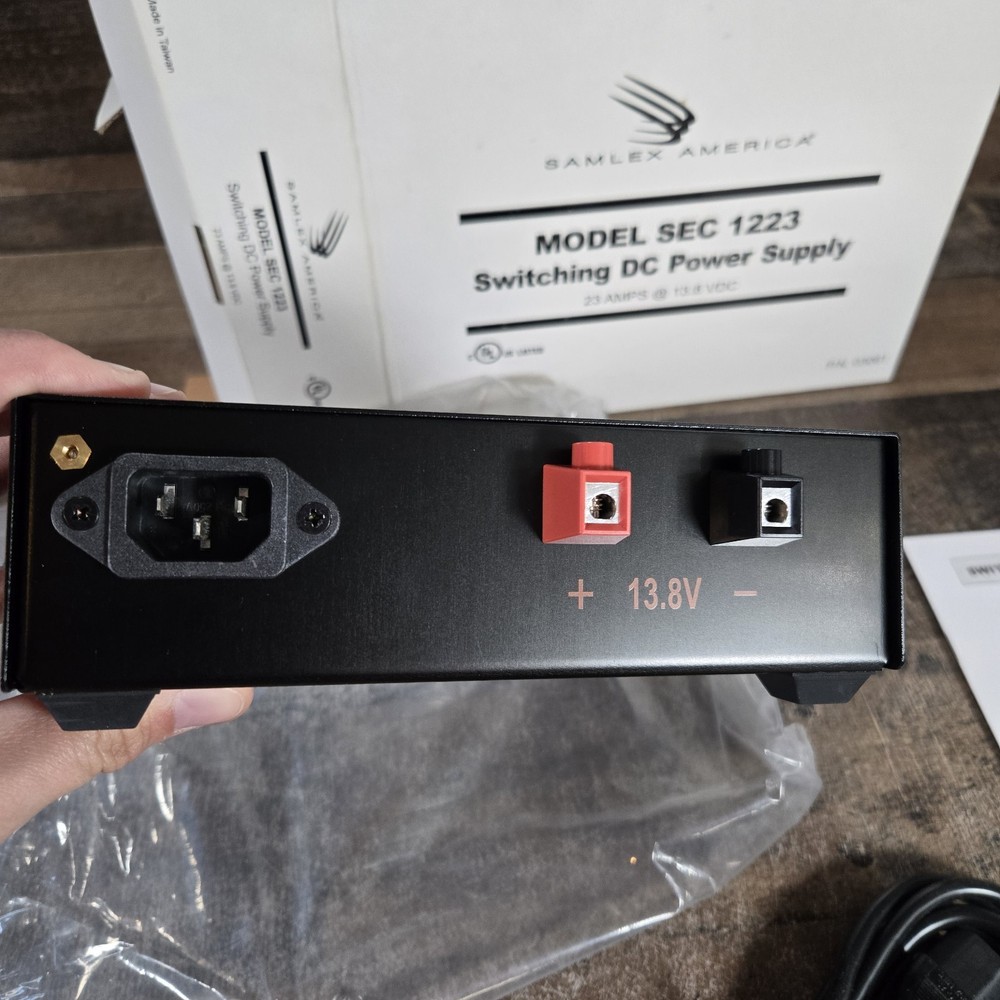 Samlex SEC-1223 23A 13.8VDC Switching Power Supply