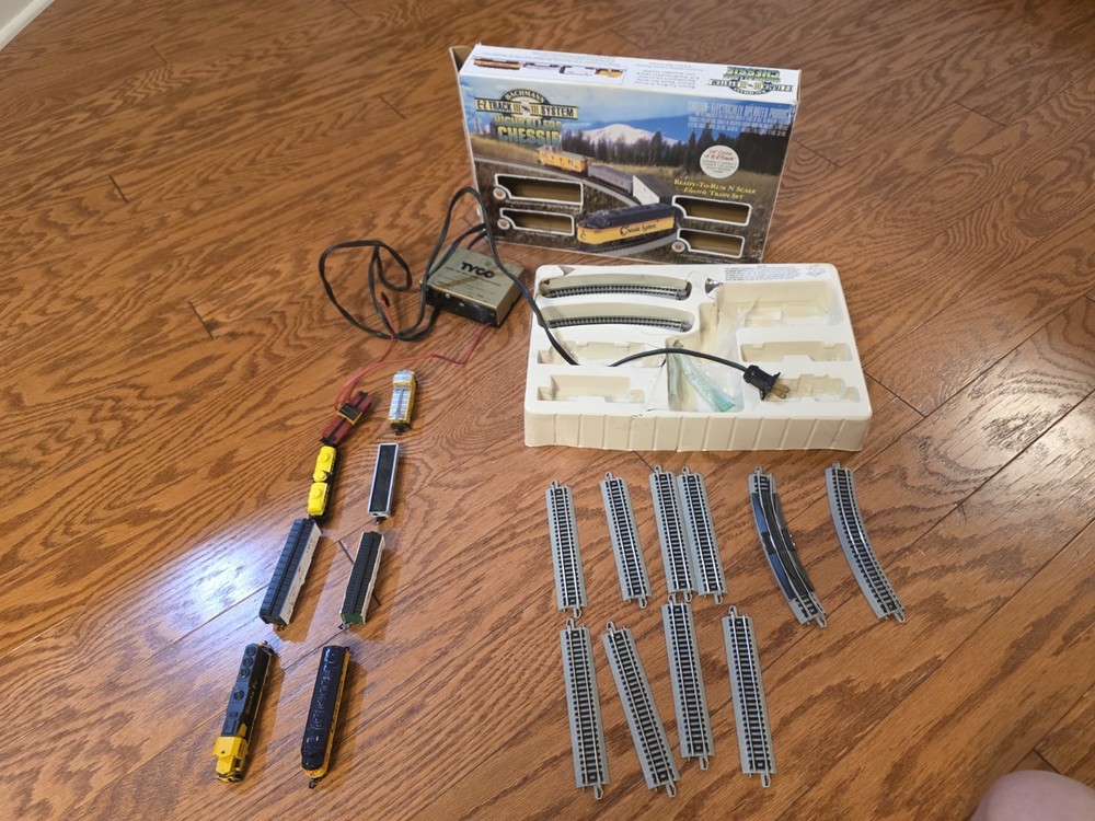 2 sets of n scale bachmann trains ready run