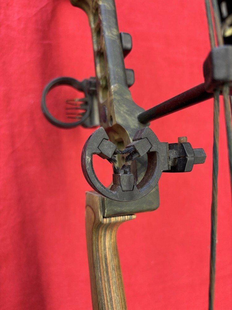2005 Bowtech Extreme VFT| 25-30 DL| Cracked Bottom Limb