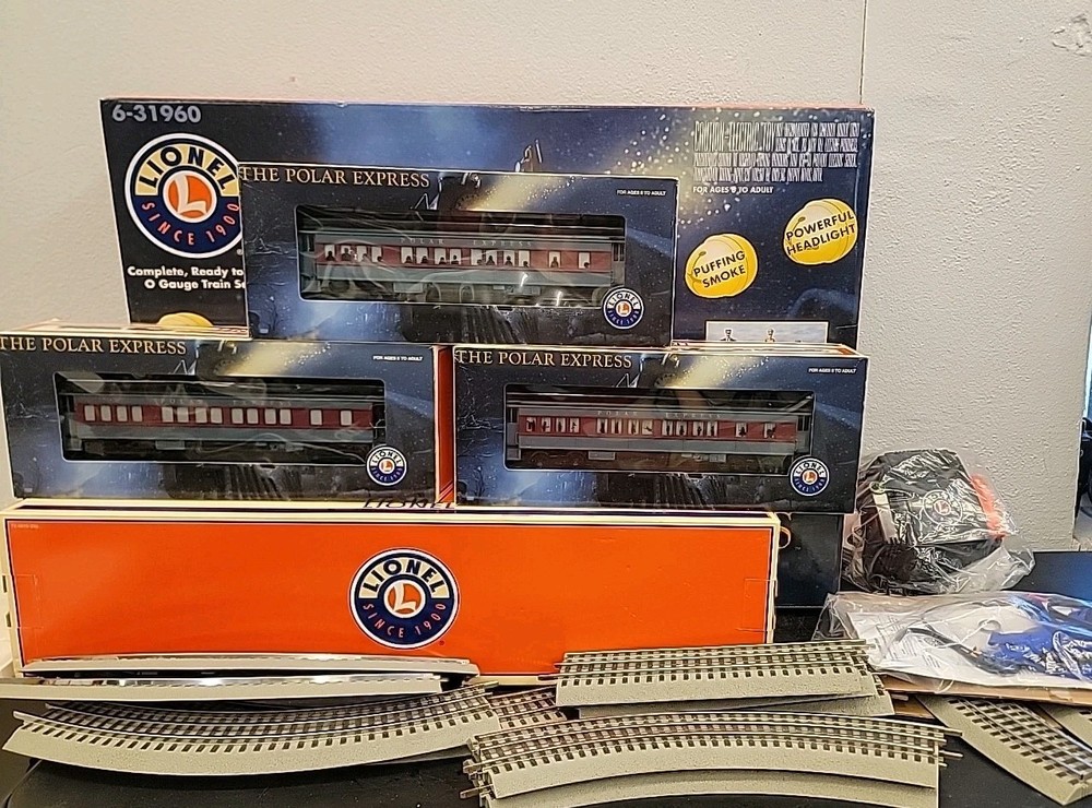 Vtg Lionel Polar Express Train Set w/Box.  MISSING A CHARACTER