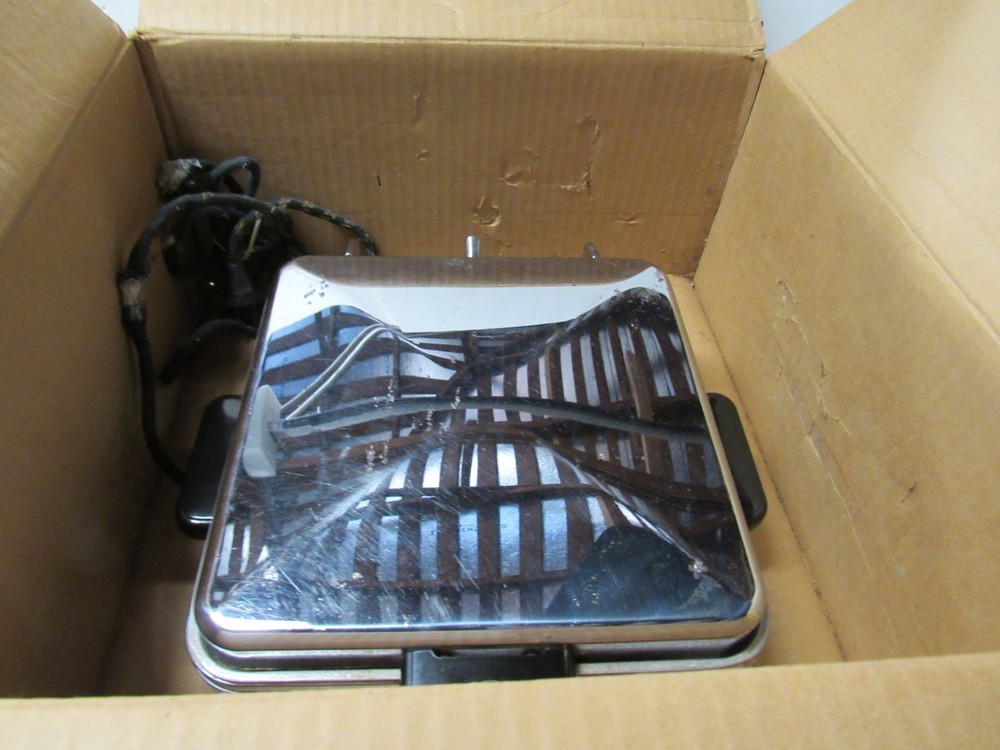 Sunbeam Model W-2 Waffle Maker + Box Works