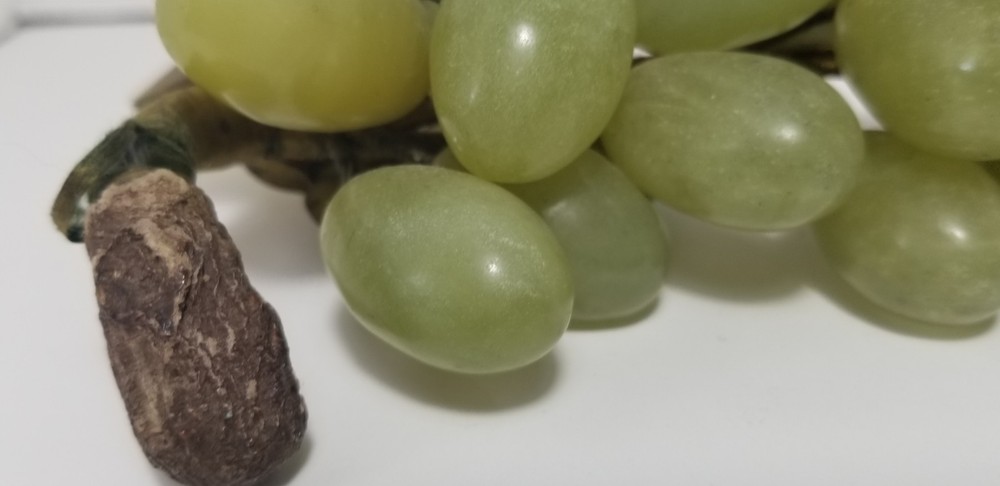 2 Vintage Jade Nephrite Celadon Stone Green Grape Cluster Bunches Fruit MCM