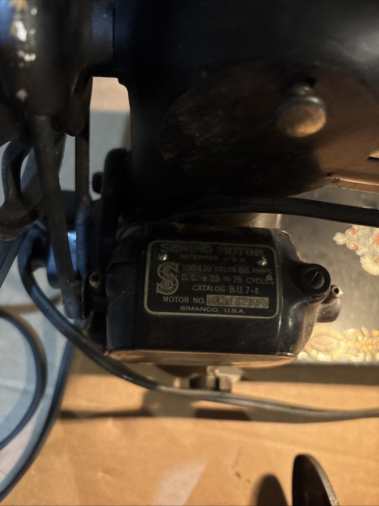 Singer Sewing Machine B.U. 7-E Untested Sold As Is