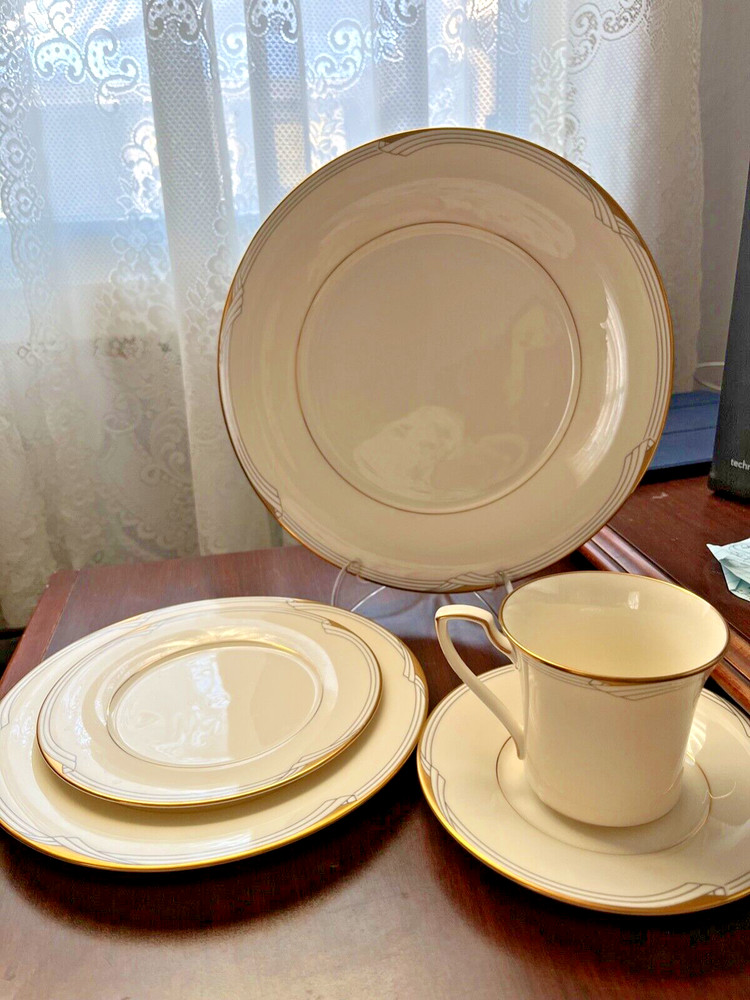 Noritake GOLDEN COVE 5 Piece Place Setting.  Never used.
