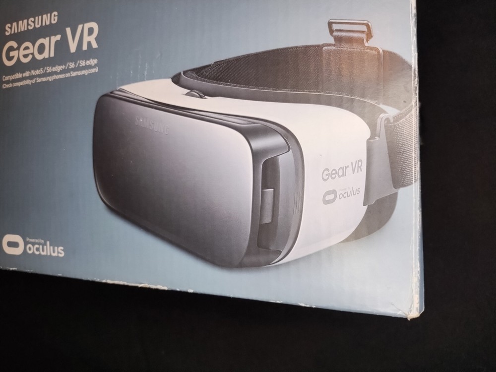 Samsung Oculus Gear VR Headset - Frost White