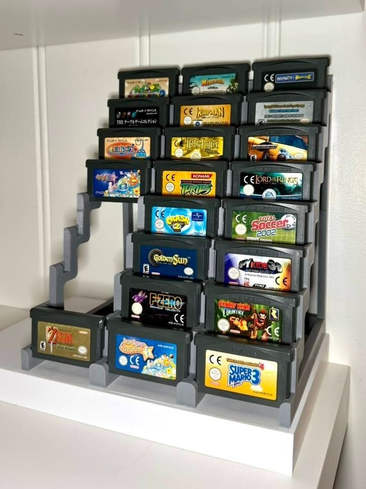 Minimalistic Game Boy Cartridge Display - 1 Row