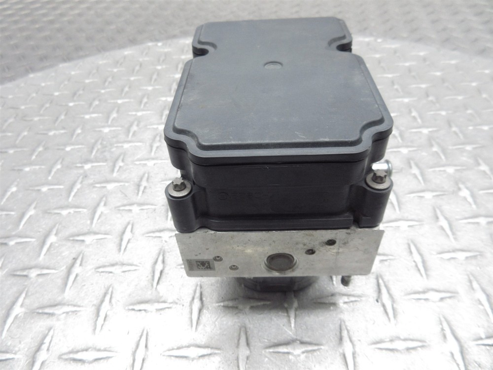 2018 Harley Electra Glide FLHTCU ABS Pump Anti Lock Brake Module Control Unit